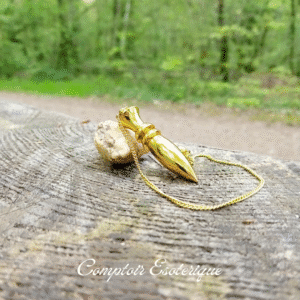 pendule égyptien en métal