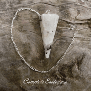 pendule en pierre de lune