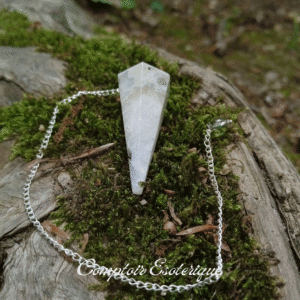 pendule facettes pierre de lune